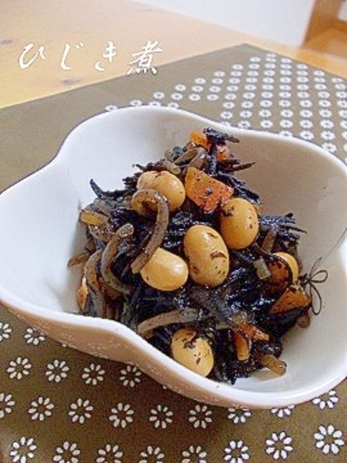 ひじきの煮物 コクの秘密は隠しハチミツ レシピ 作り方 By クルクルほっぺ 楽天レシピ ひじきの煮物 コクの秘密は隠しハチミツ レシピ 作り方 By クルクルほっぺ 楽天レシピ